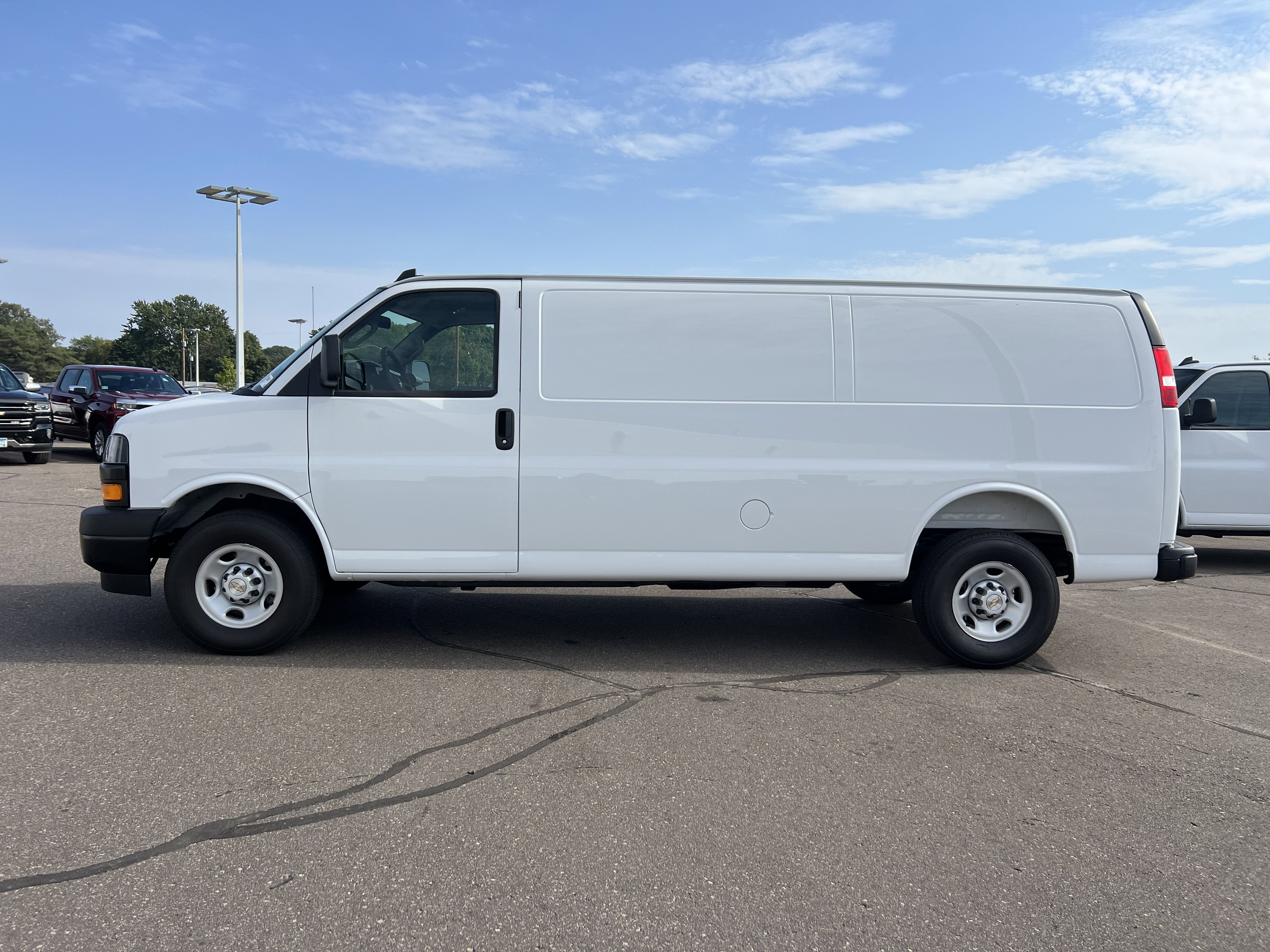 2025 Chevrolet Express Cargo 3500 WT