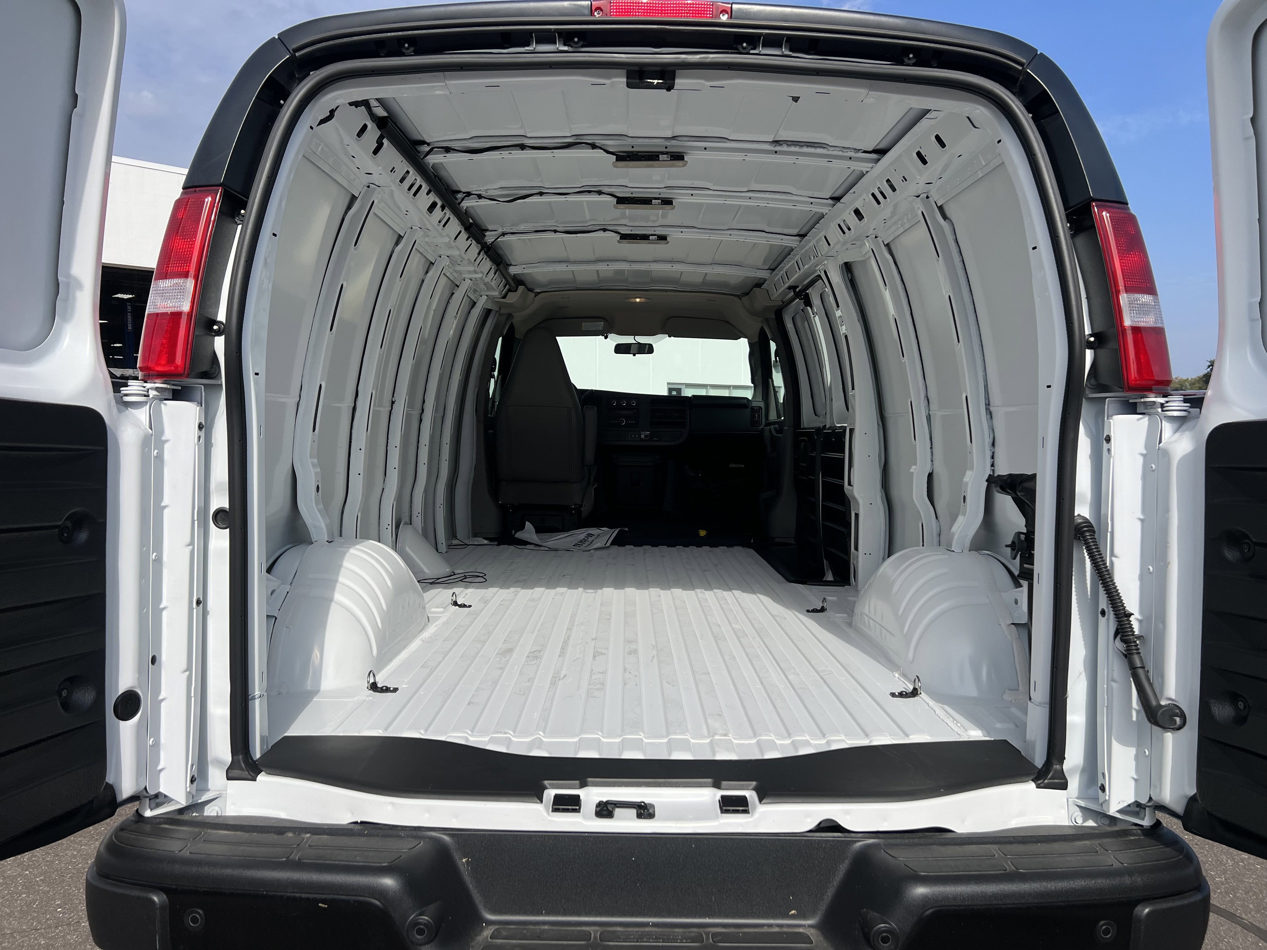 2025 Chevrolet Express Cargo 3500 WT