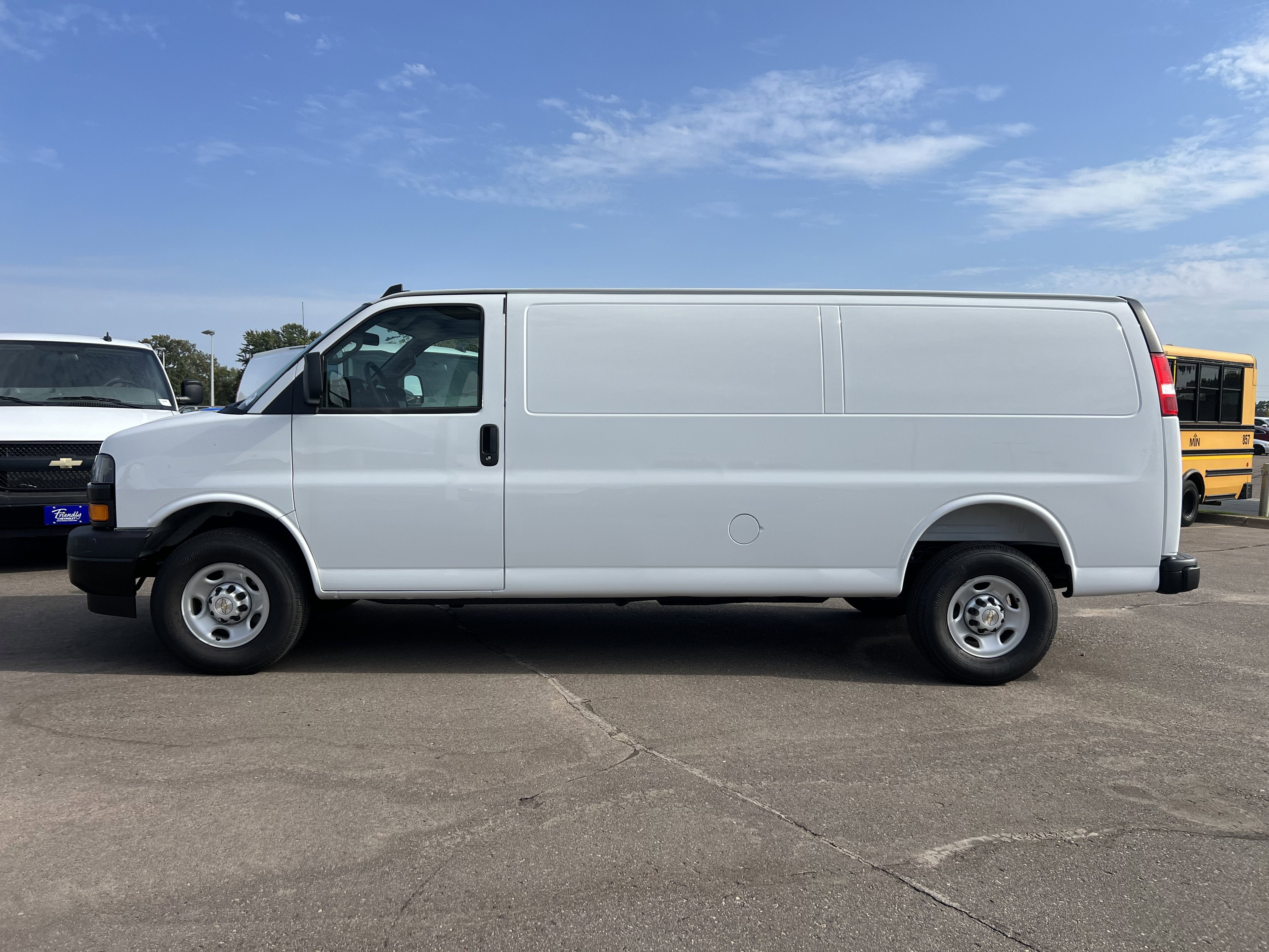 2025 Chevrolet Express Cargo 3500 WT