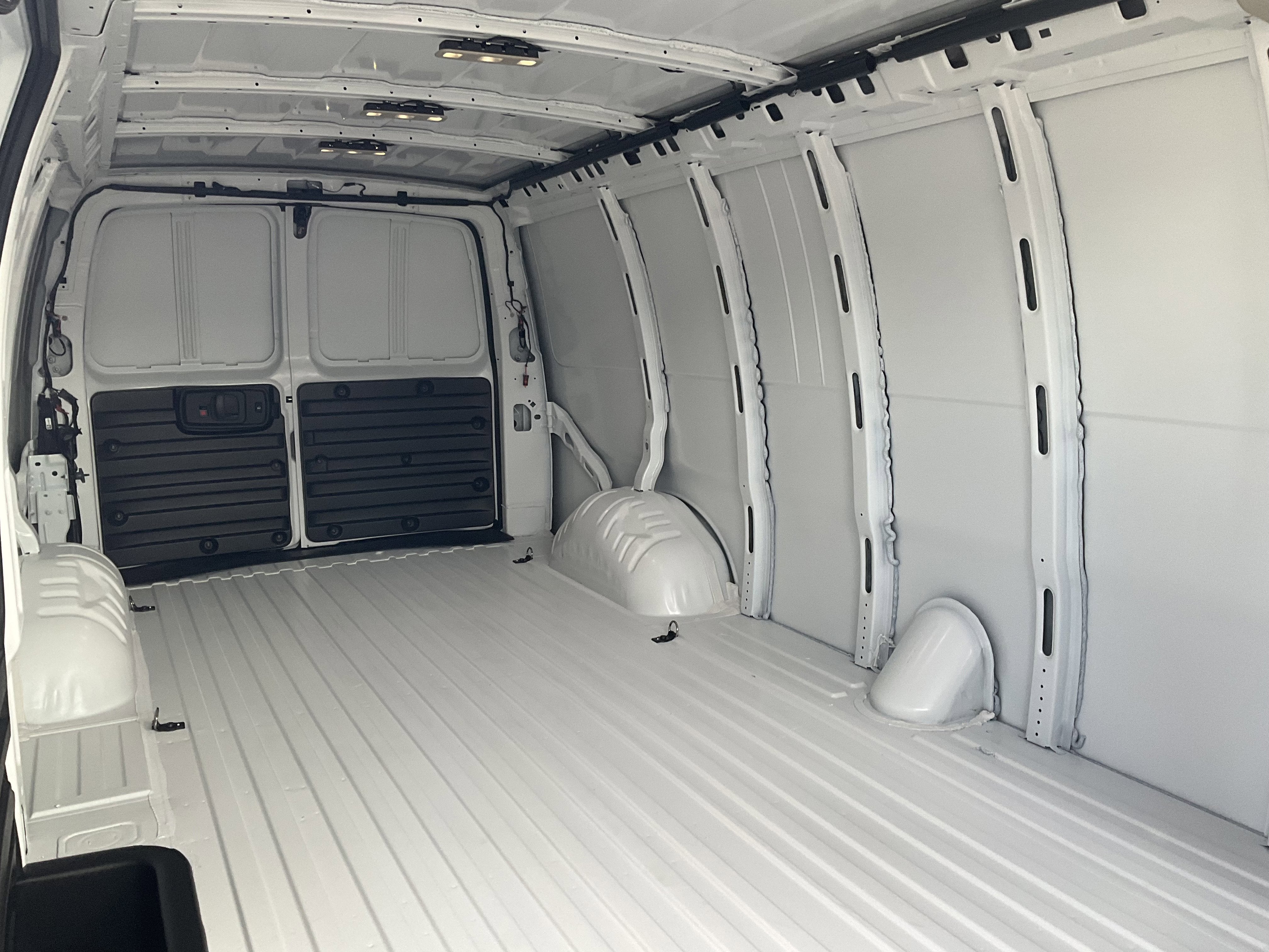 2025 Chevrolet Express Cargo 3500 WT