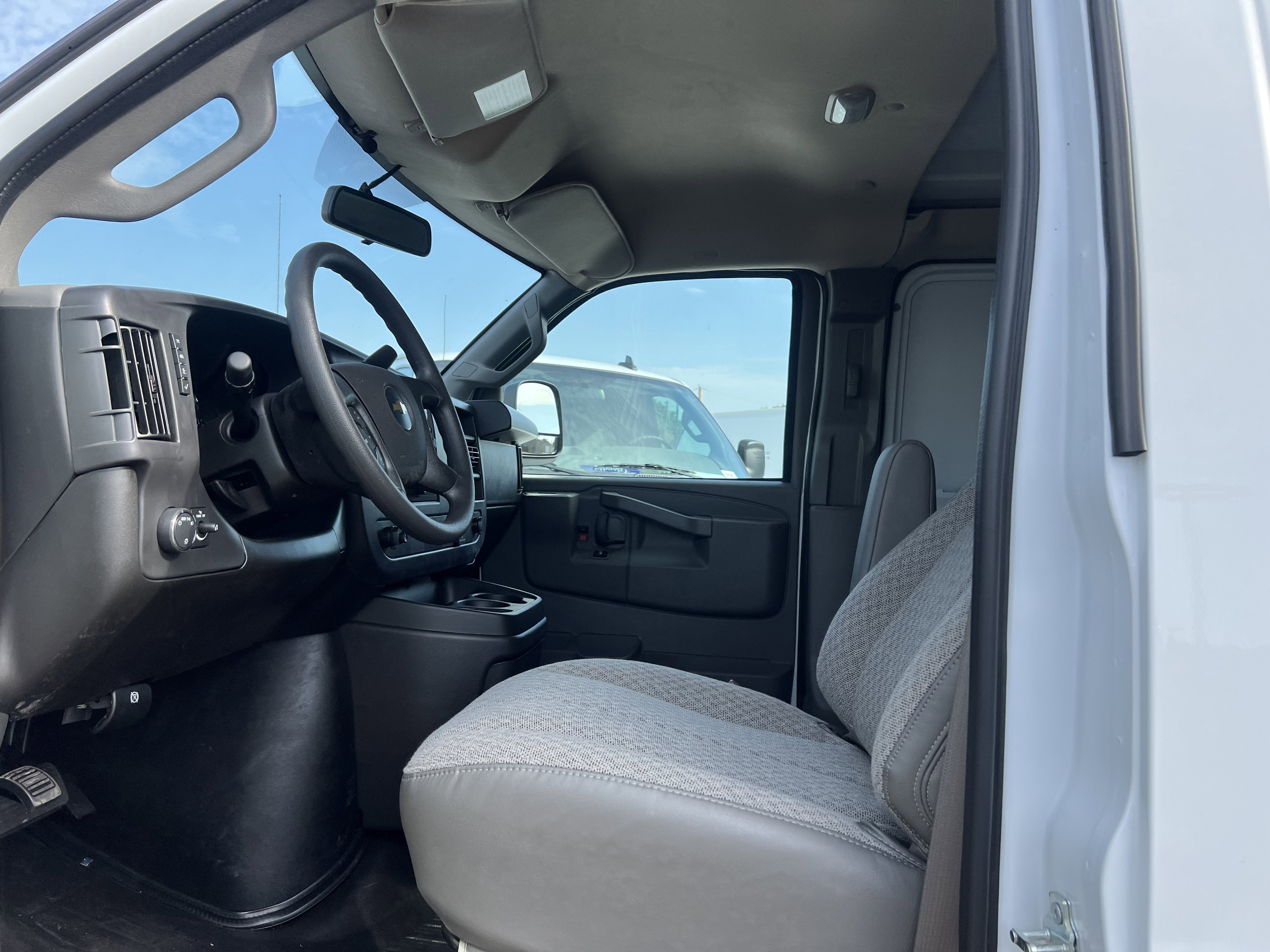 2025 Chevrolet Express Cargo 3500 WT