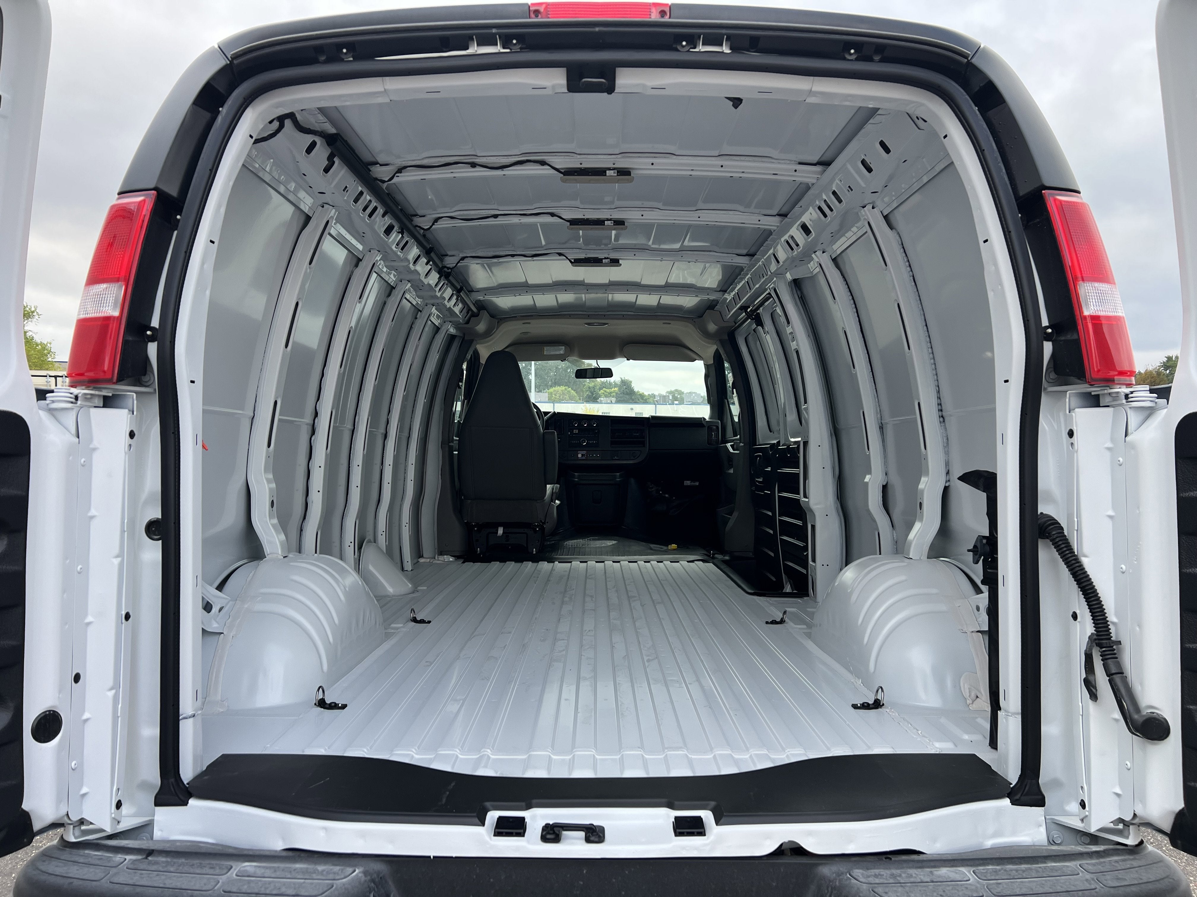 2025 Chevrolet Express Cargo 3500 WT