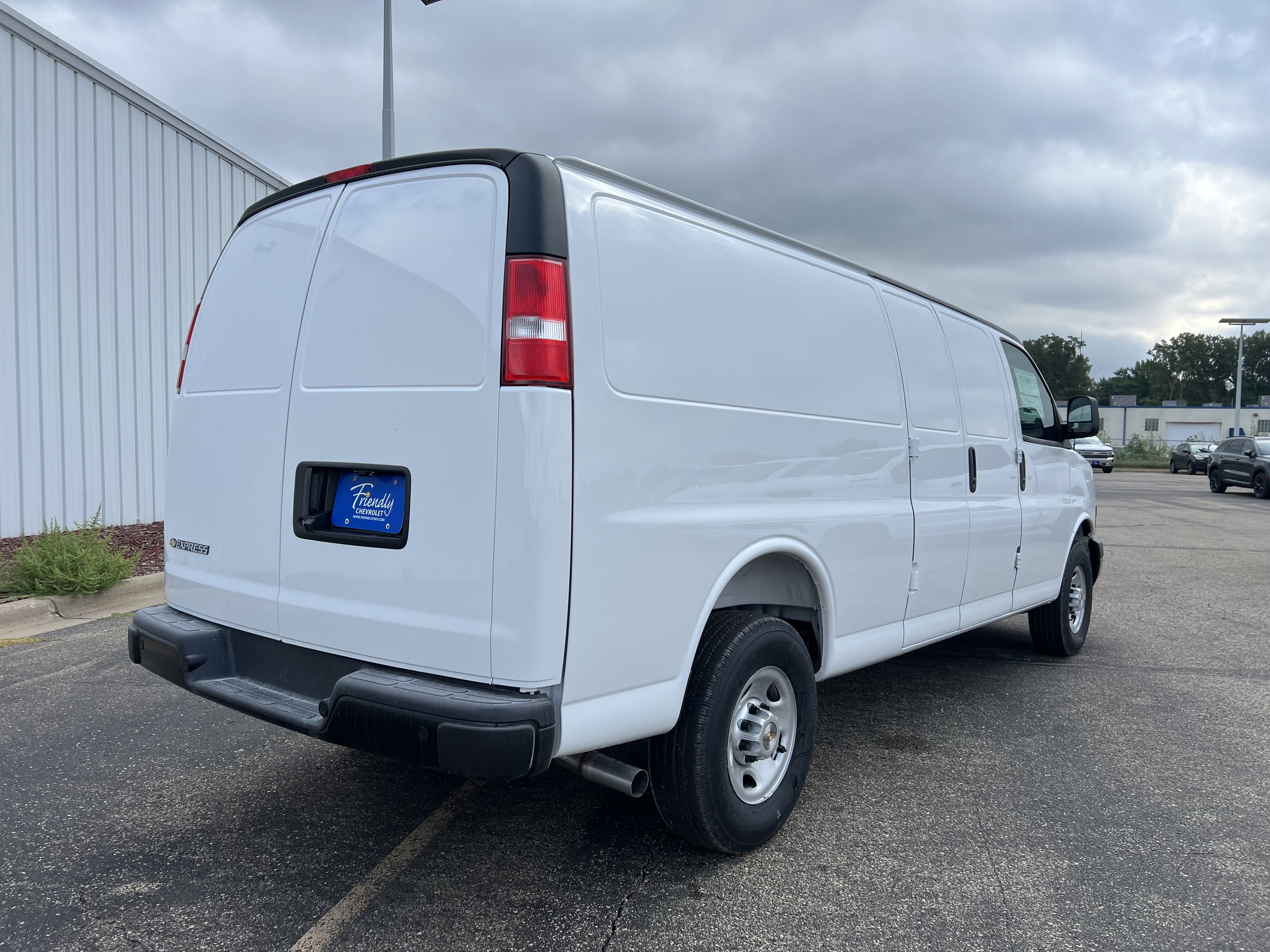 2025 Chevrolet Express Cargo 3500 WT