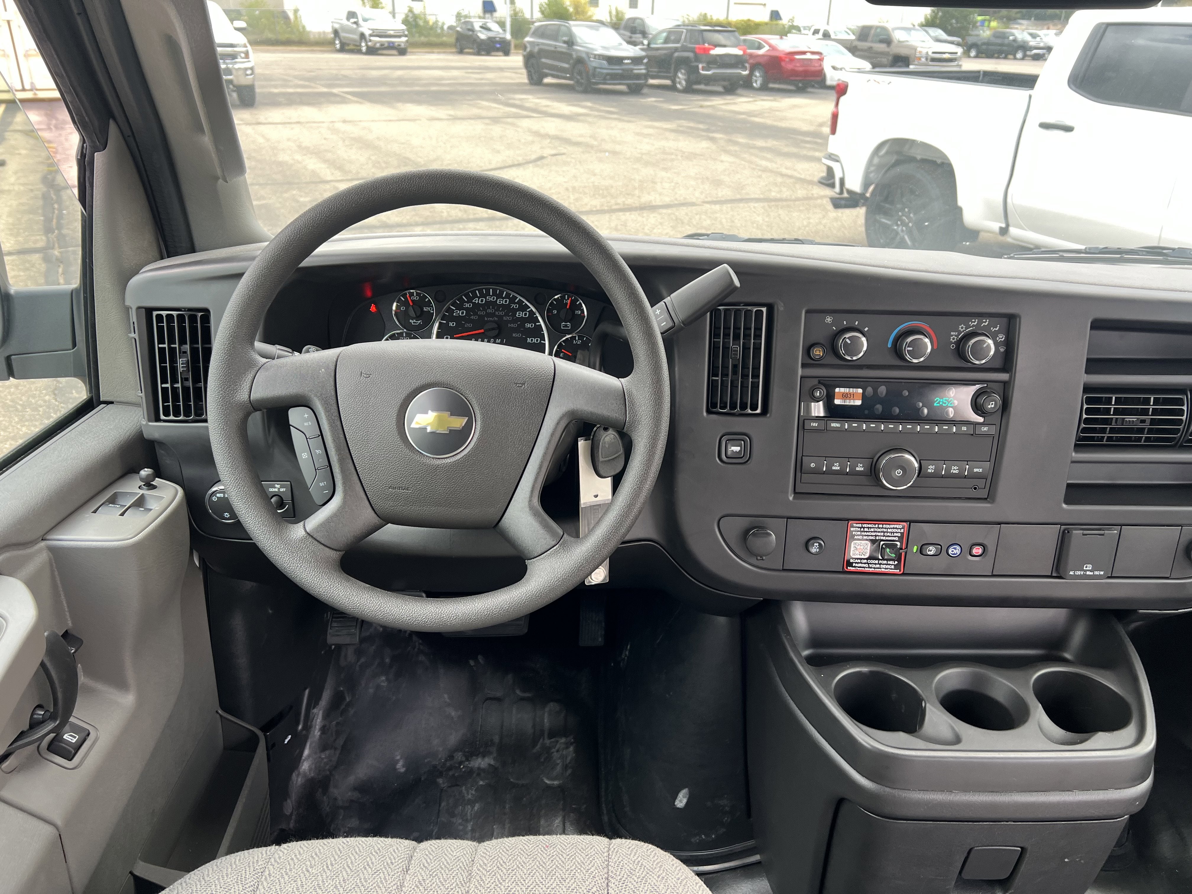 2025 Chevrolet Express Cargo 3500 WT