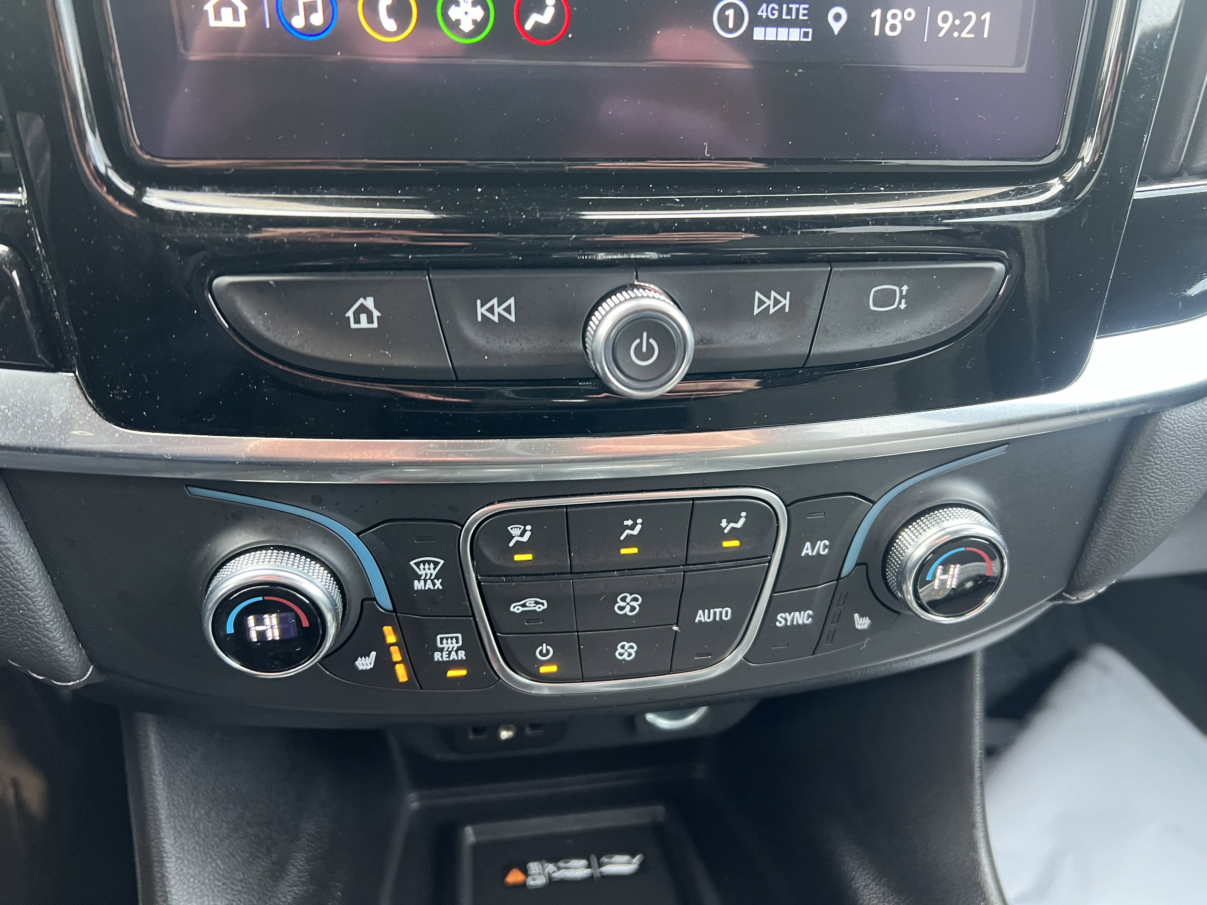 2023 Chevrolet Traverse LT Cloth