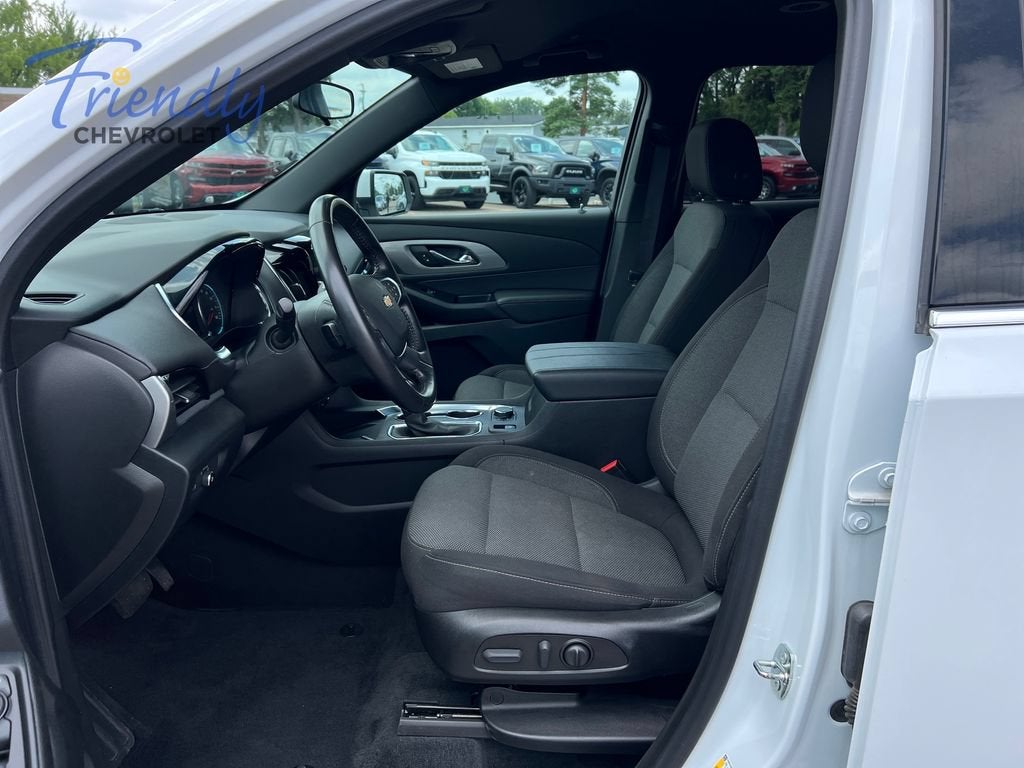 2022 Chevrolet Traverse LT Cloth