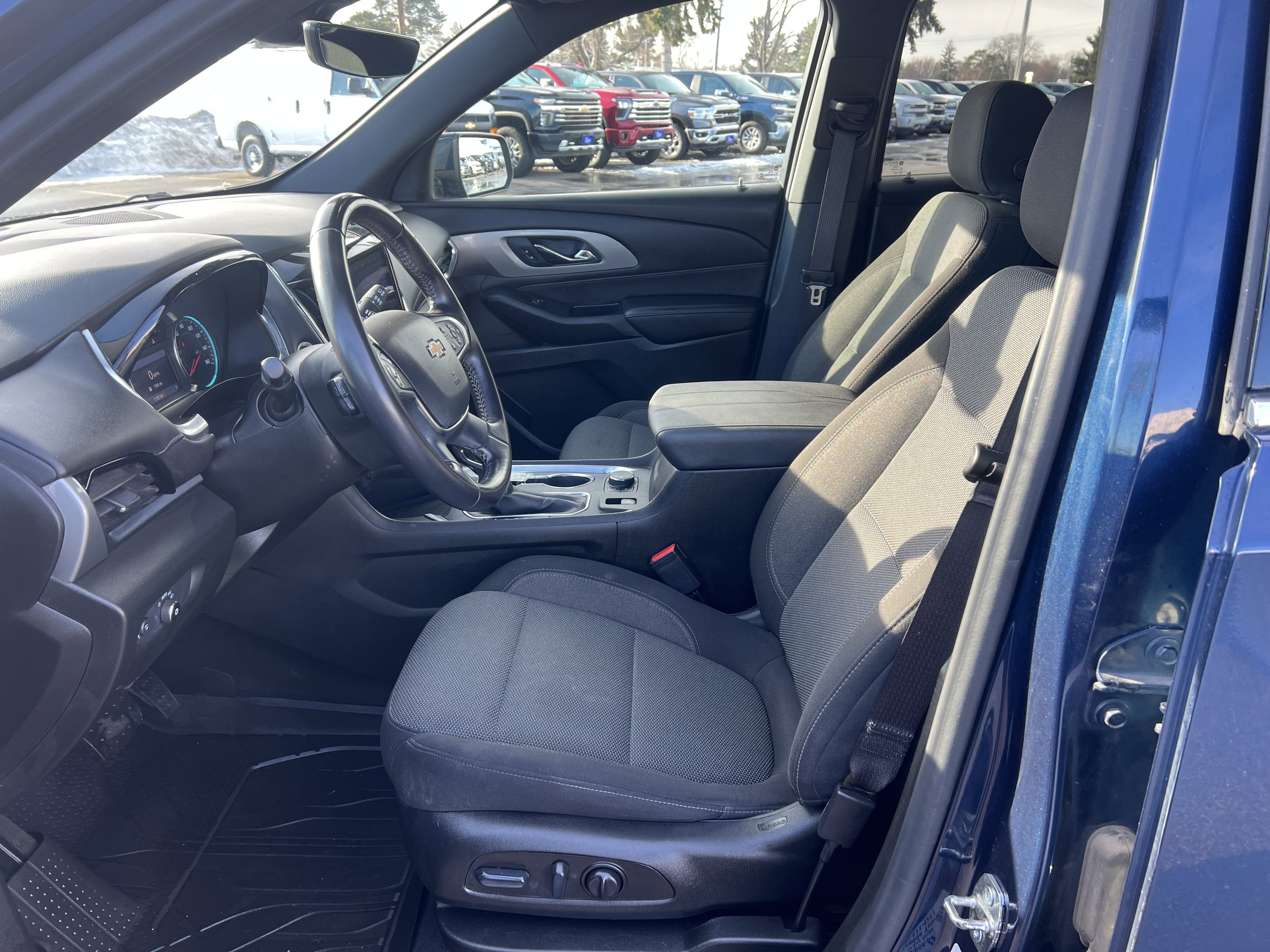 2022 Chevrolet Traverse LT Cloth