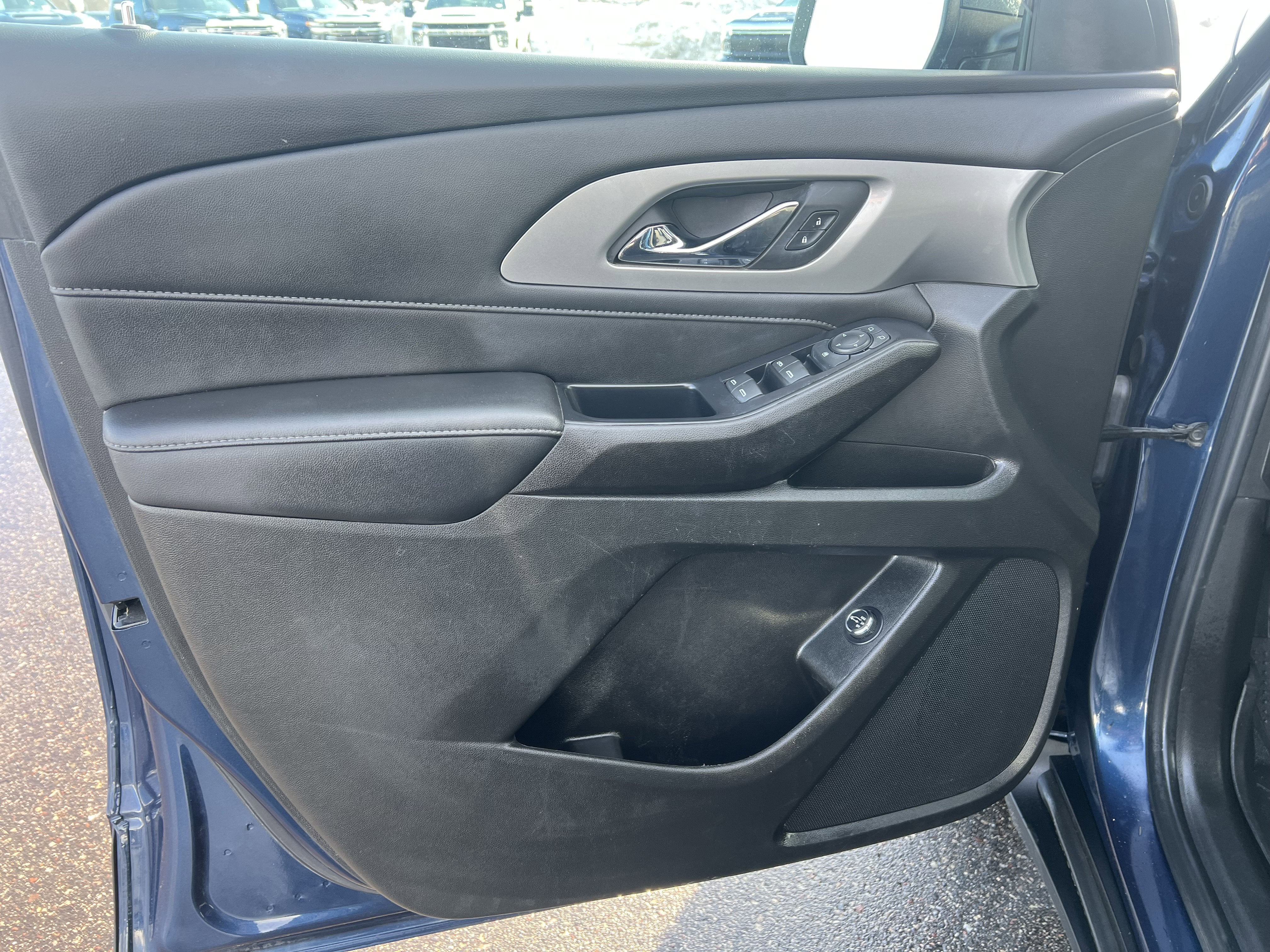 2022 Chevrolet Traverse LT Cloth