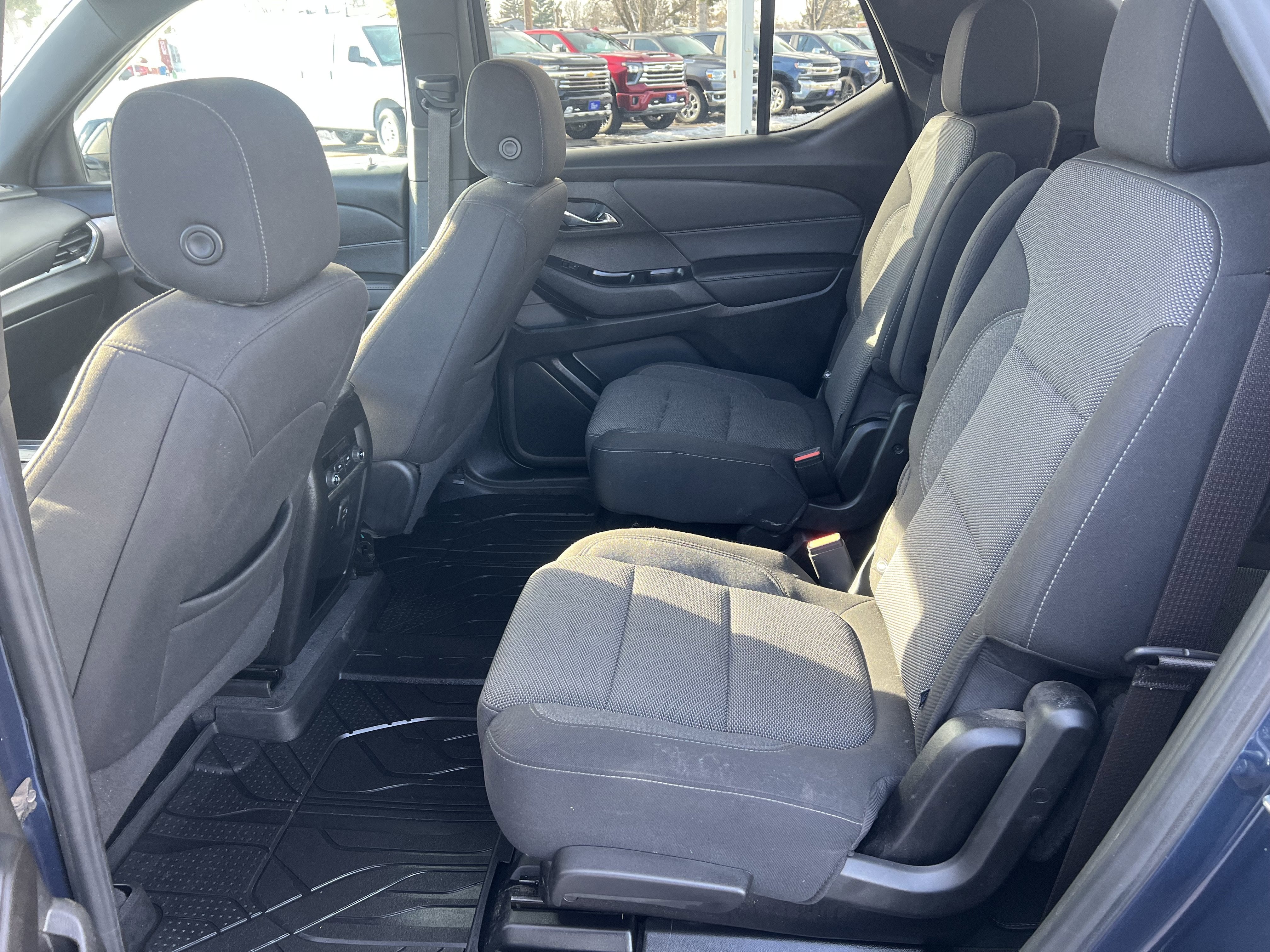 2022 Chevrolet Traverse LT Cloth
