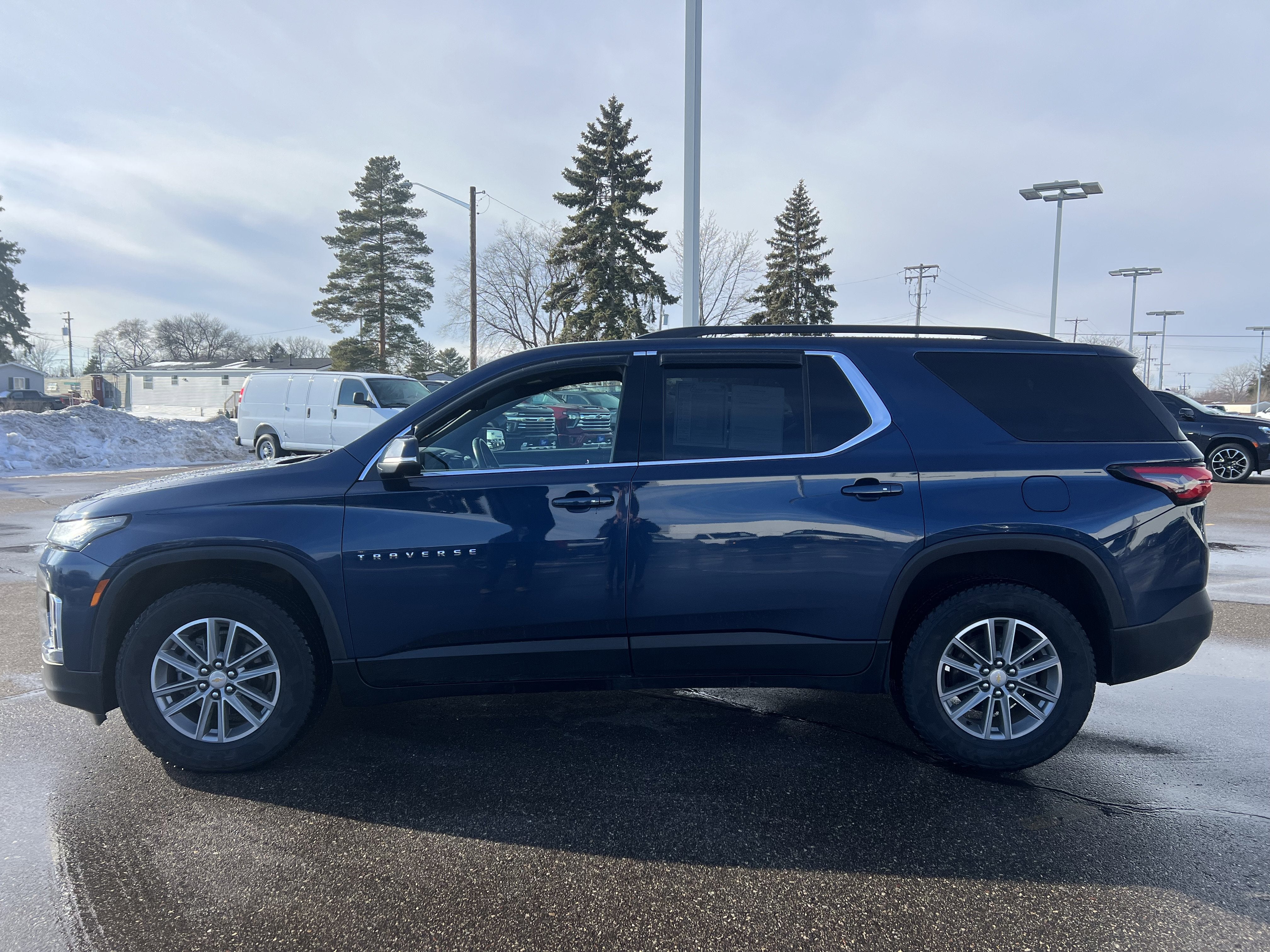 2022 Chevrolet Traverse LT Cloth
