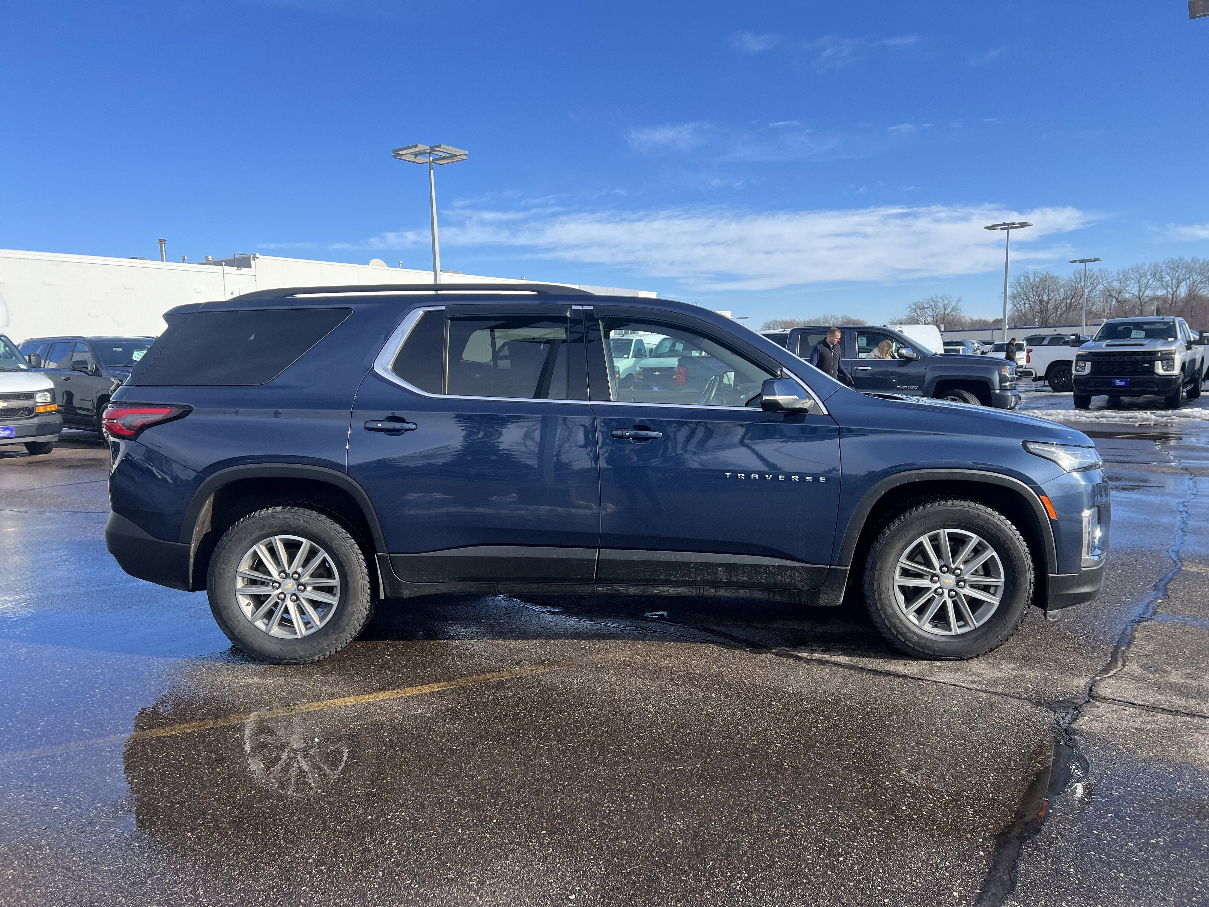2022 Chevrolet Traverse LT Cloth