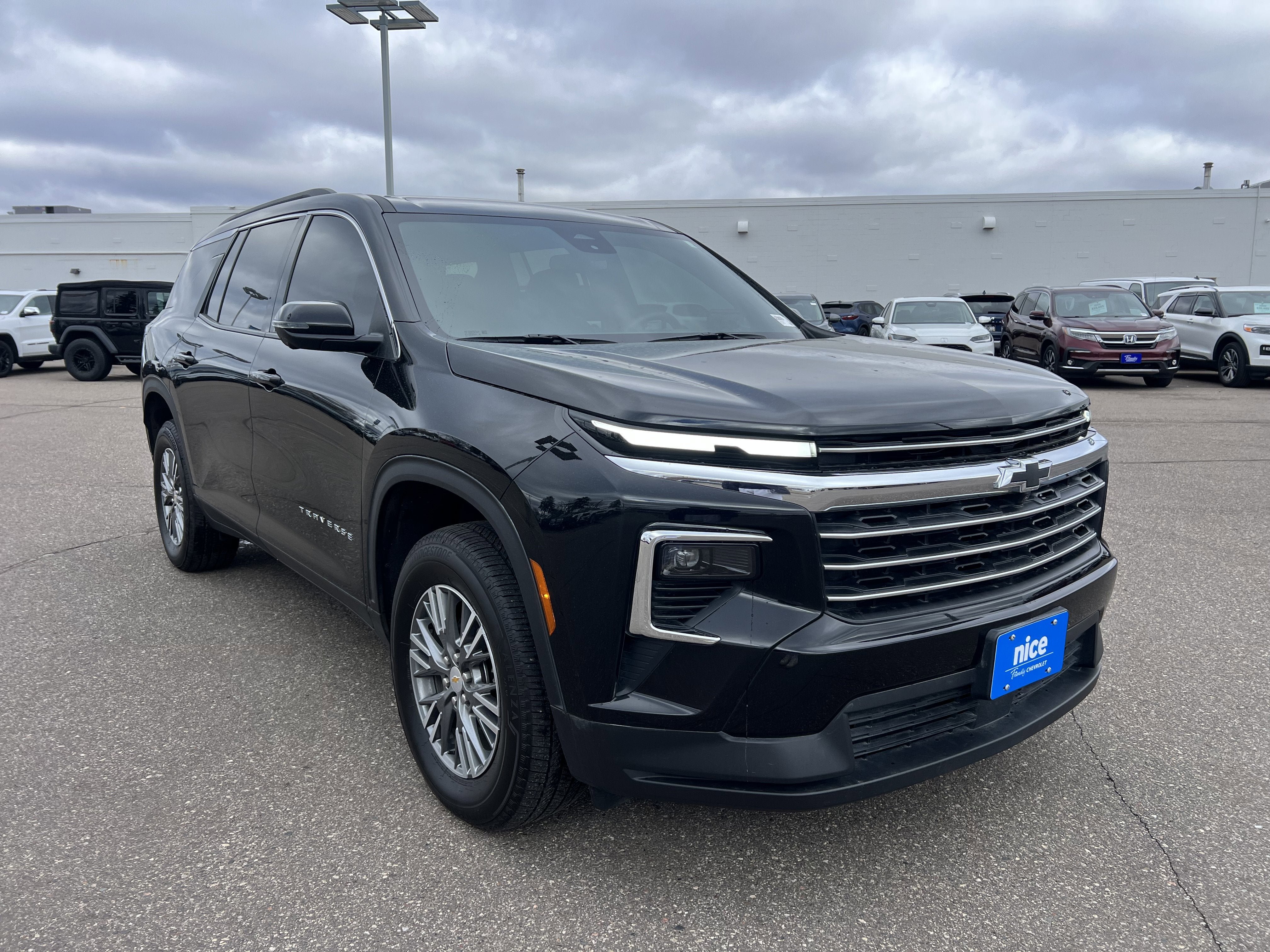 2025 Chevrolet Traverse LT
