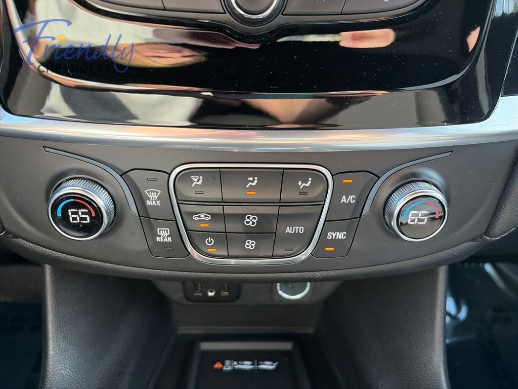 2022 Chevrolet Traverse LT Cloth