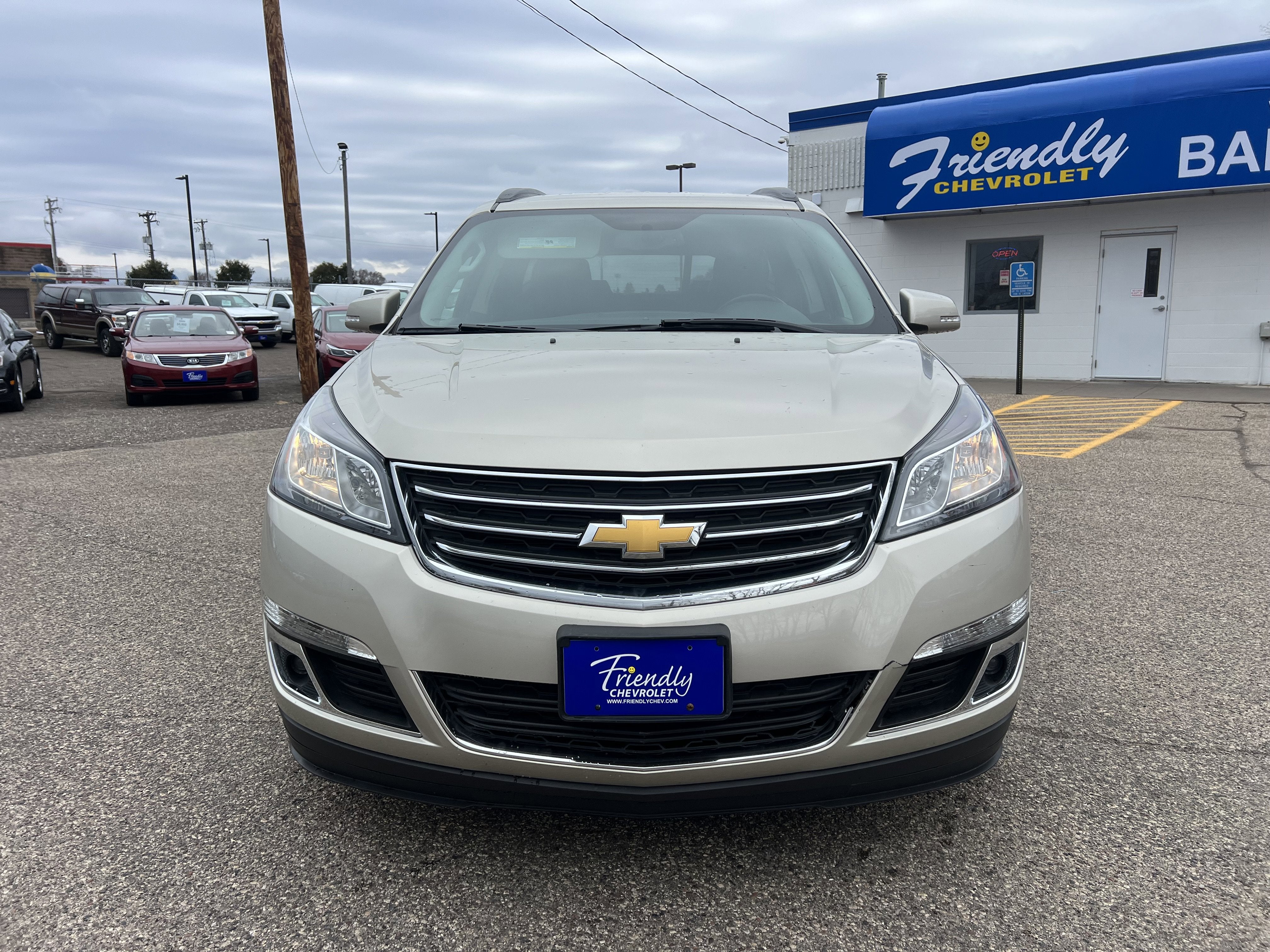 Used 2015 Chevrolet Traverse 2LT with VIN 1GNKVHKDXFJ117880 for sale in Fridley, Minnesota
