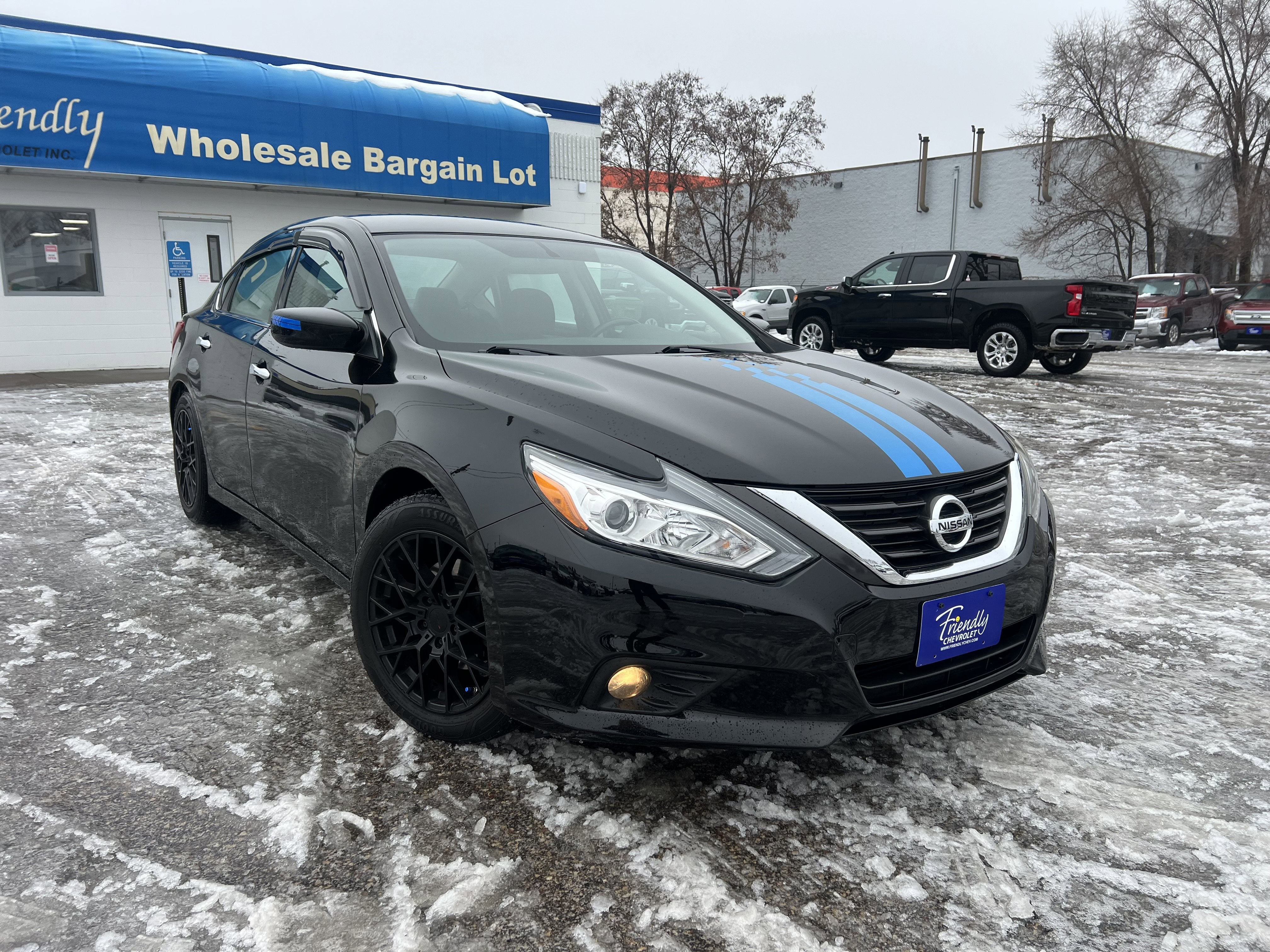 Used 2017 Nissan Altima SV with VIN 1N4AL3AP0HC133866 for sale in Fridley, Minnesota