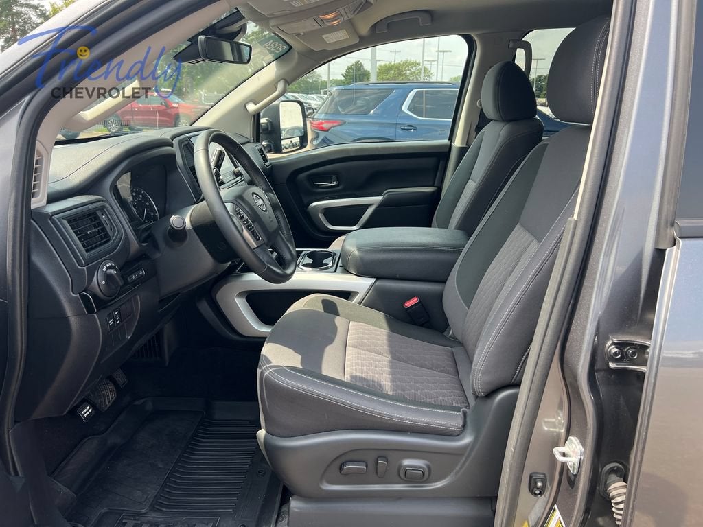 2024 Nissan TITAN Crew Cab SV 4x4