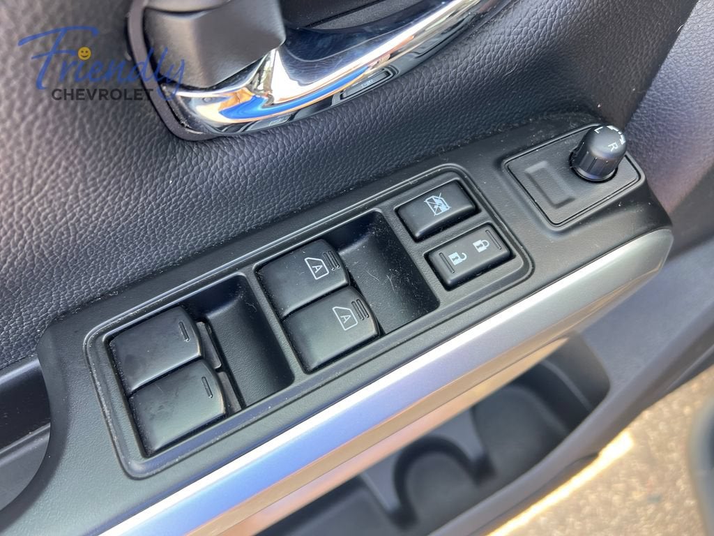 2024 Nissan TITAN Crew Cab SV 4x4