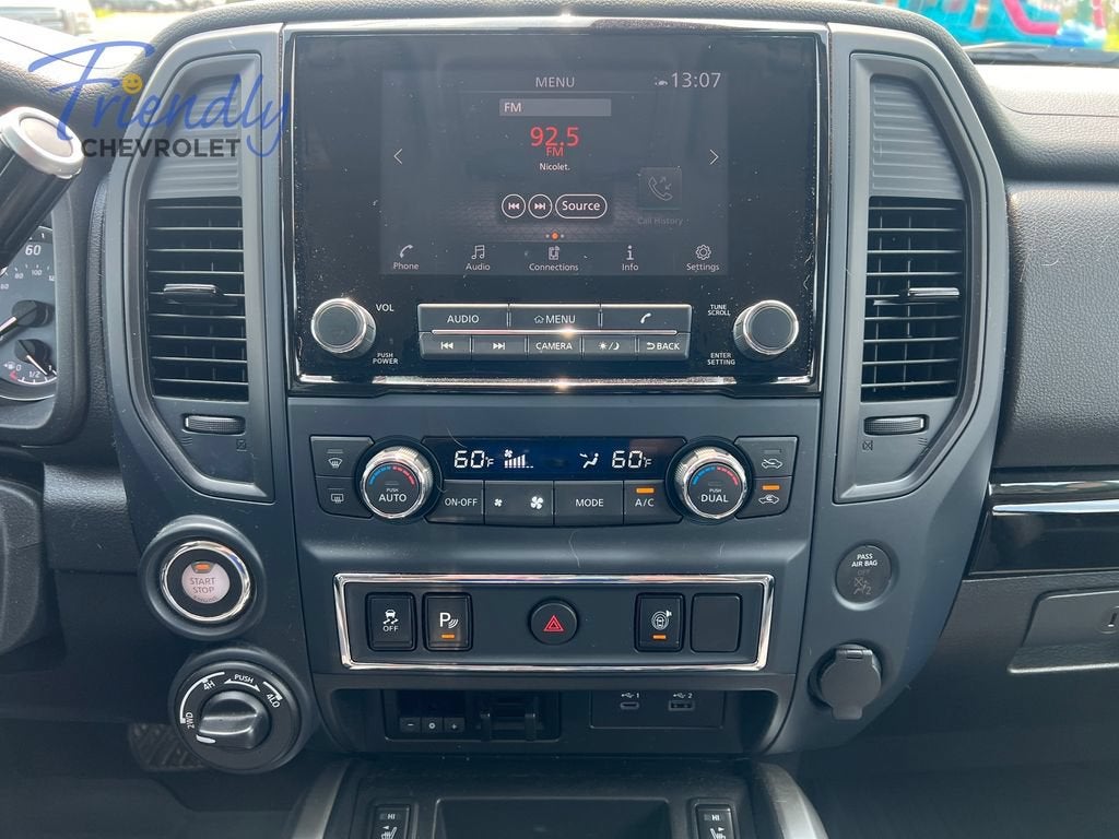 2024 Nissan TITAN Crew Cab SV 4x4