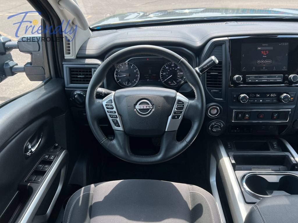 2024 Nissan TITAN Crew Cab SV 4x4