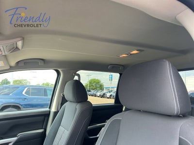 2024 Nissan TITAN Crew Cab SV 4x4