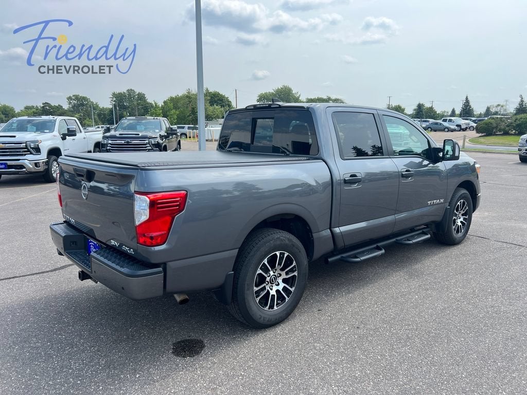 2024 Nissan TITAN Crew Cab SV 4x4
