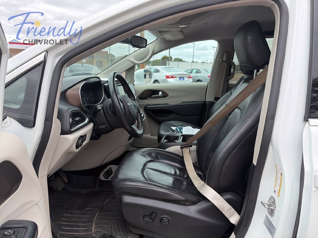 2017 Chrysler Pacifica Touring-L