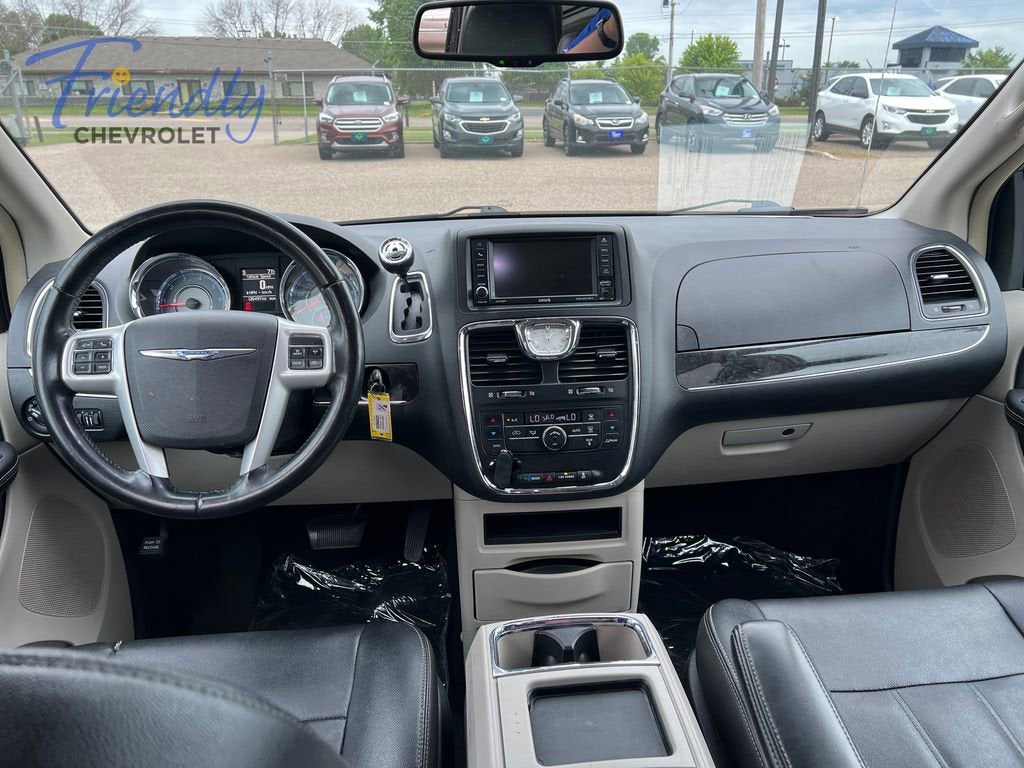2016 Chrysler Town & Country Touring
