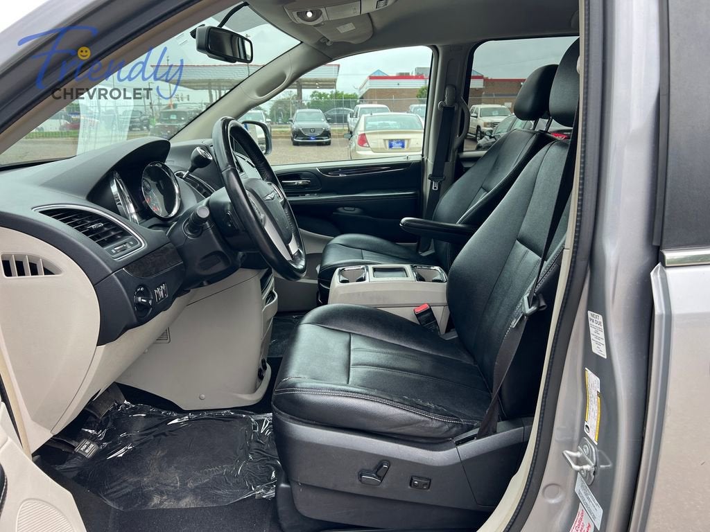 2016 Chrysler Town & Country Touring