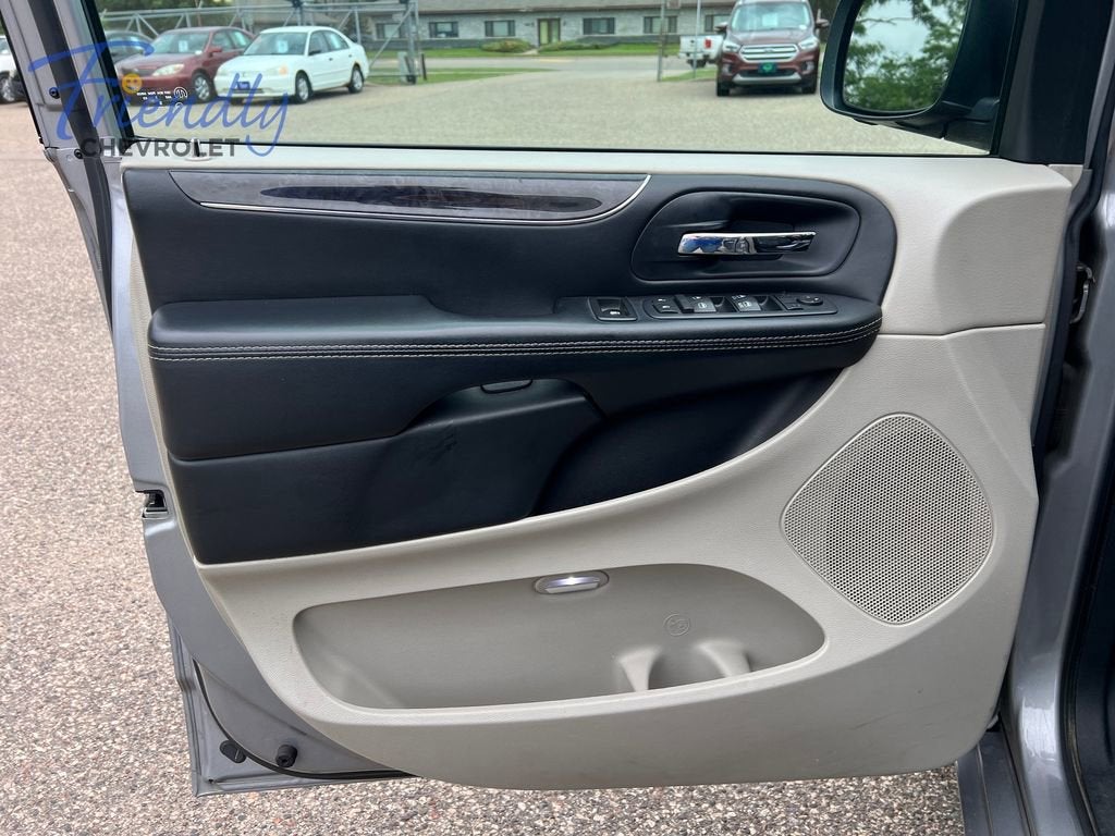 2016 Chrysler Town & Country Touring