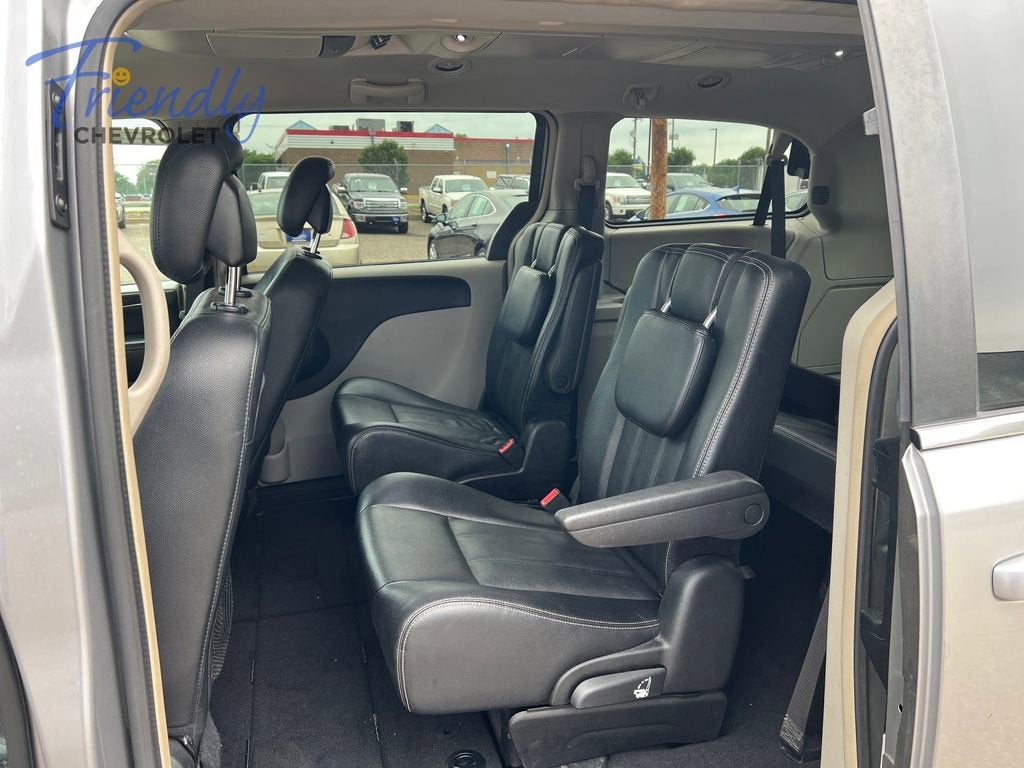 2016 Chrysler Town & Country Touring
