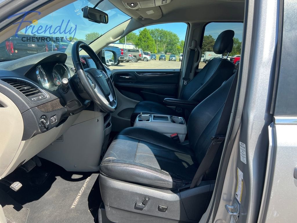 2016 Chrysler Town & Country Touring