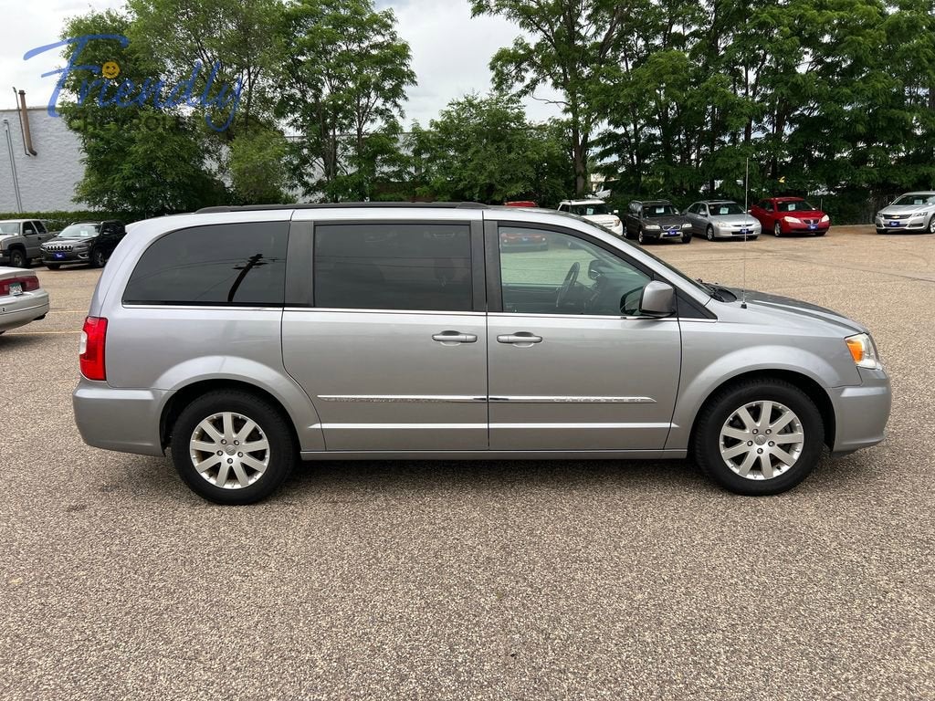 2016 Chrysler Town & Country Touring