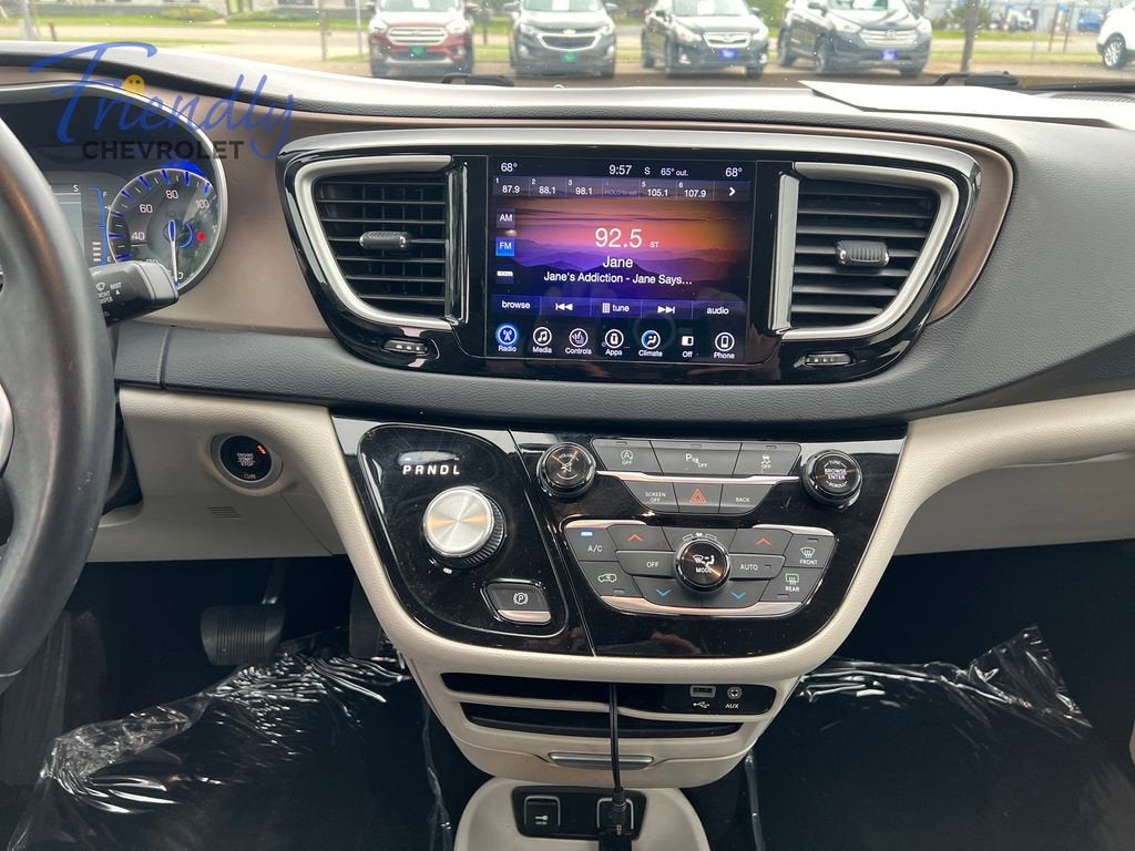 2017 Chrysler Pacifica Touring-L