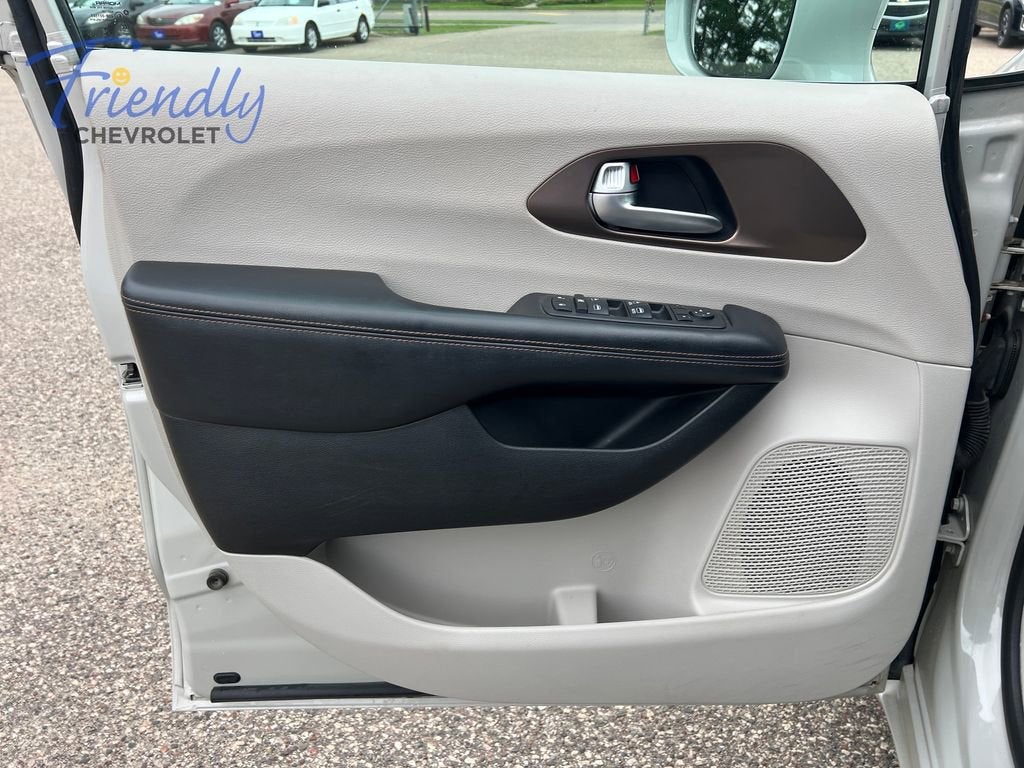 2017 Chrysler Pacifica Touring-L