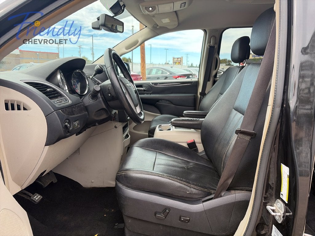 2015 Chrysler Town & Country Touring-L
