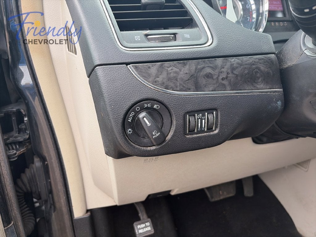 2015 Chrysler Town & Country Touring-L