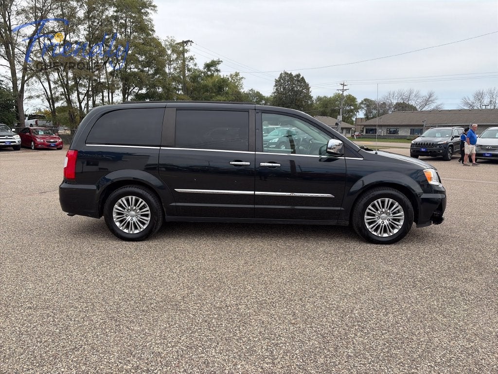 2015 Chrysler Town & Country Touring-L