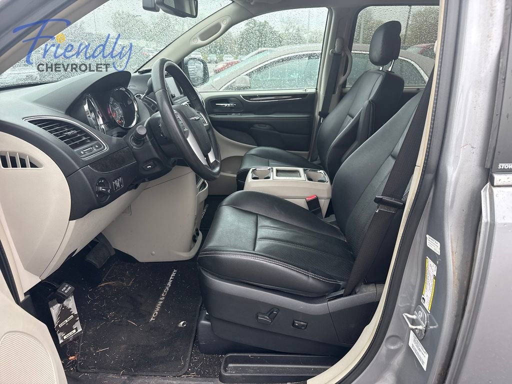 2014 Chrysler Town & Country Touring-L