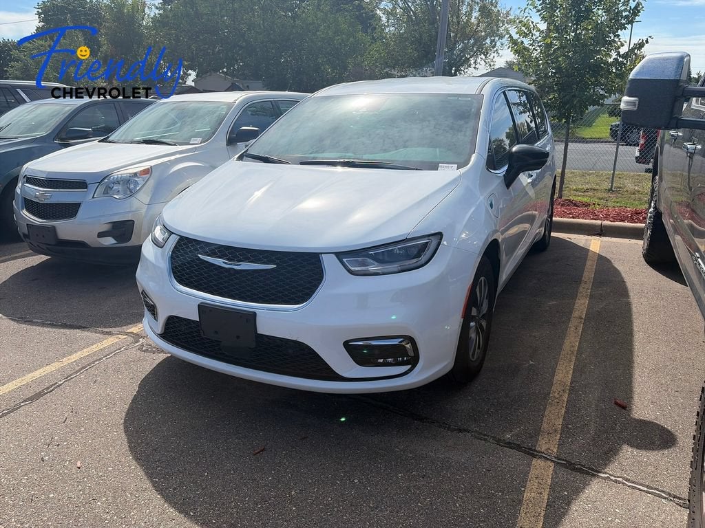 2025 Chrysler Pacifica Hybrid Select