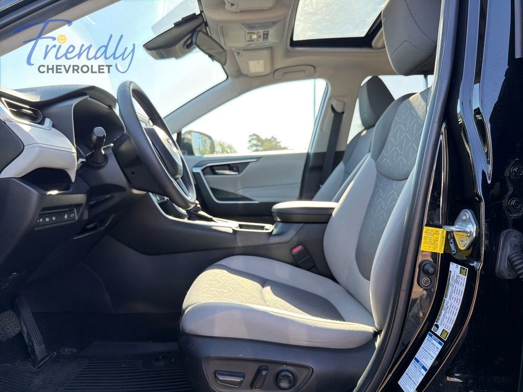 2022 Toyota RAV4 XLE