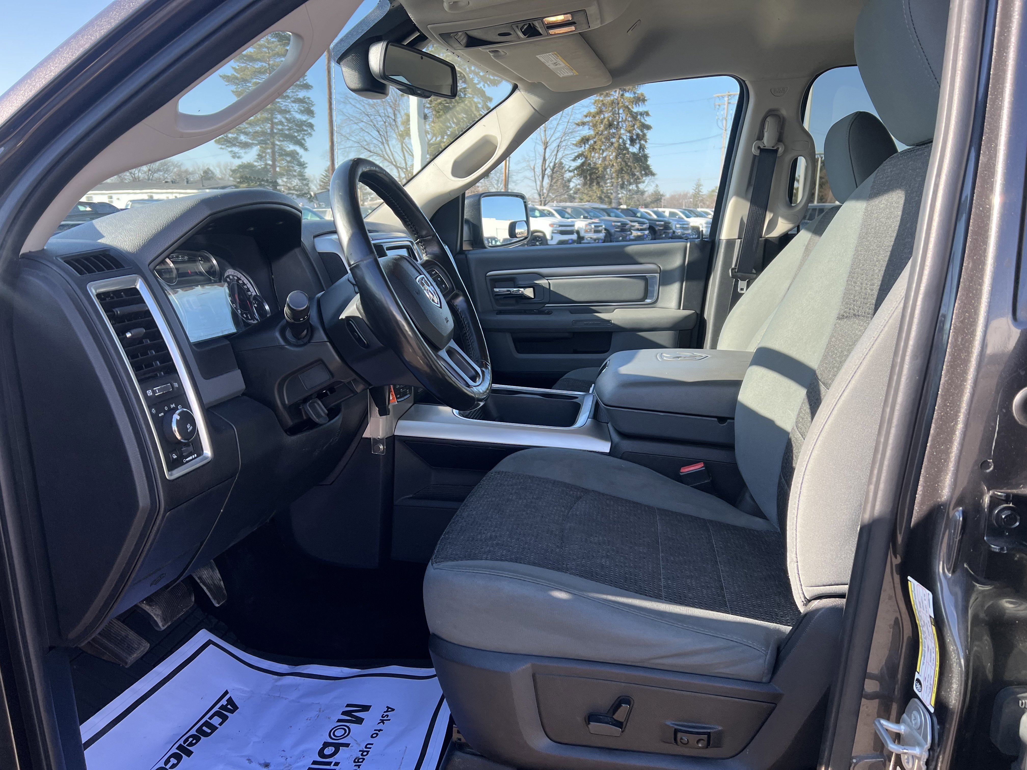 2017 RAM 1500 Big Horn Crew Cab 4x4 5'7" Box