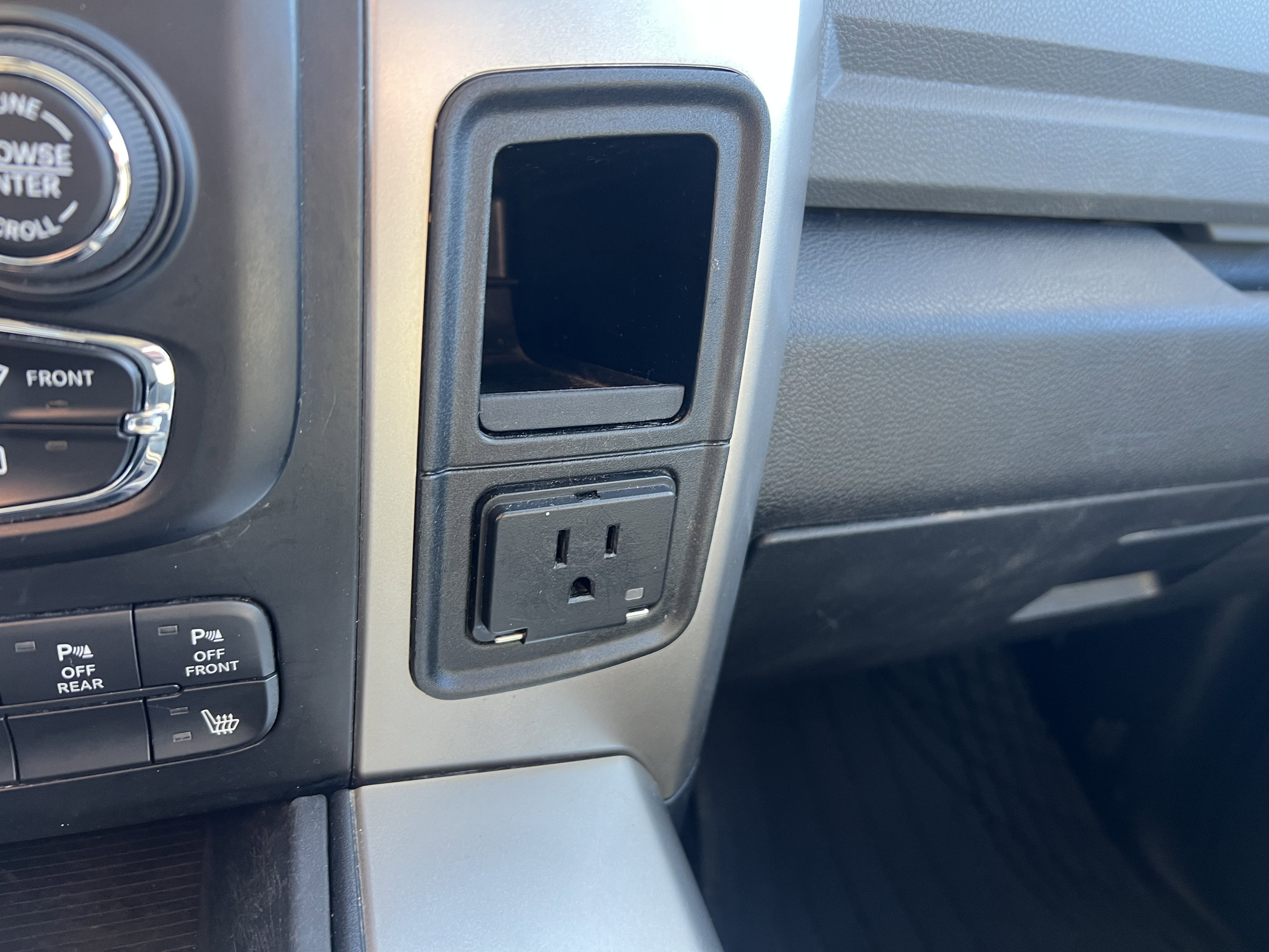 2017 RAM 1500 Big Horn Crew Cab 4x4 5'7" Box