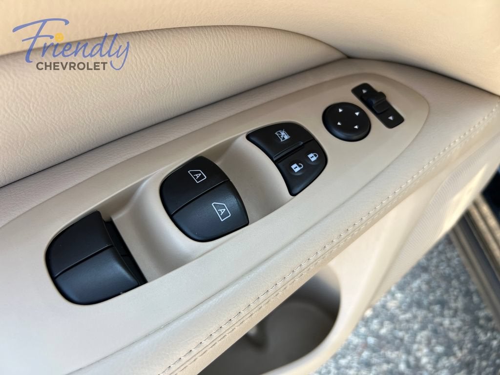 2017 Nissan Pathfinder SL