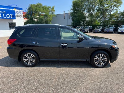 2017 Nissan Pathfinder SL