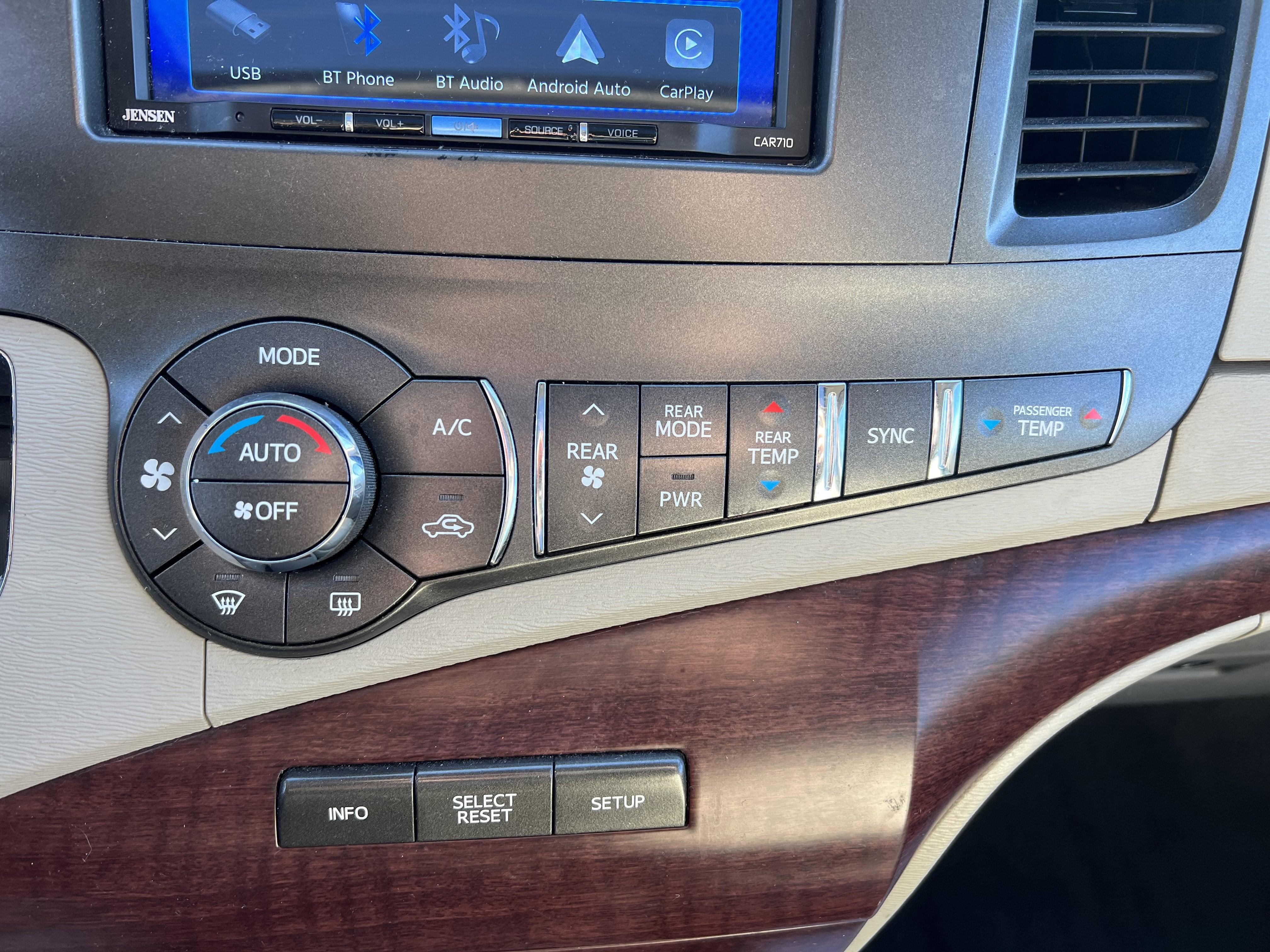 2011 Toyota Sienna XLE