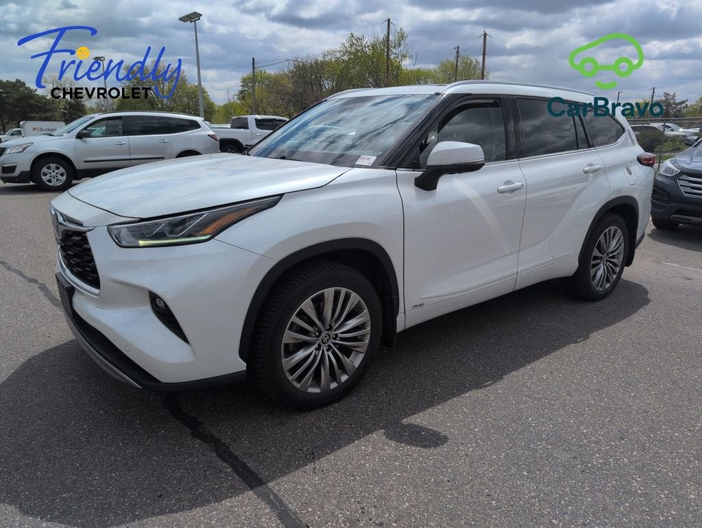 2022 Toyota Highlander Hybrid Platinum