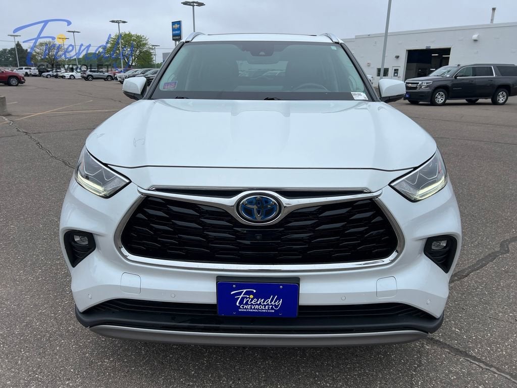2022 Toyota Highlander Hybrid Platinum