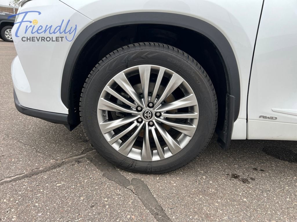 2022 Toyota Highlander Hybrid Platinum