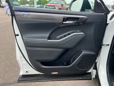 2022 Toyota Highlander Hybrid Platinum
