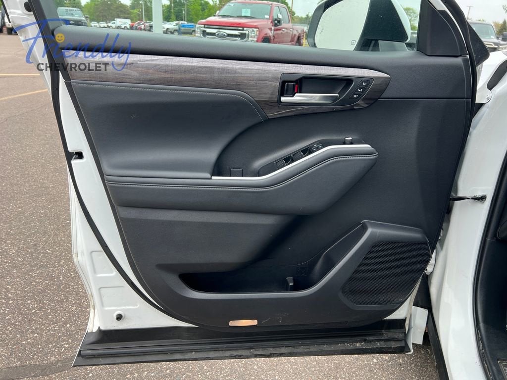 2022 Toyota Highlander Hybrid Platinum